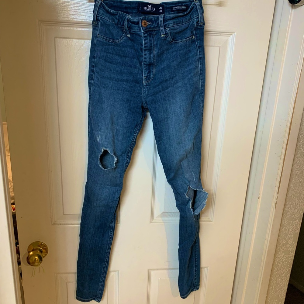 Size 3L distressed Hollister jeans (jeggings)